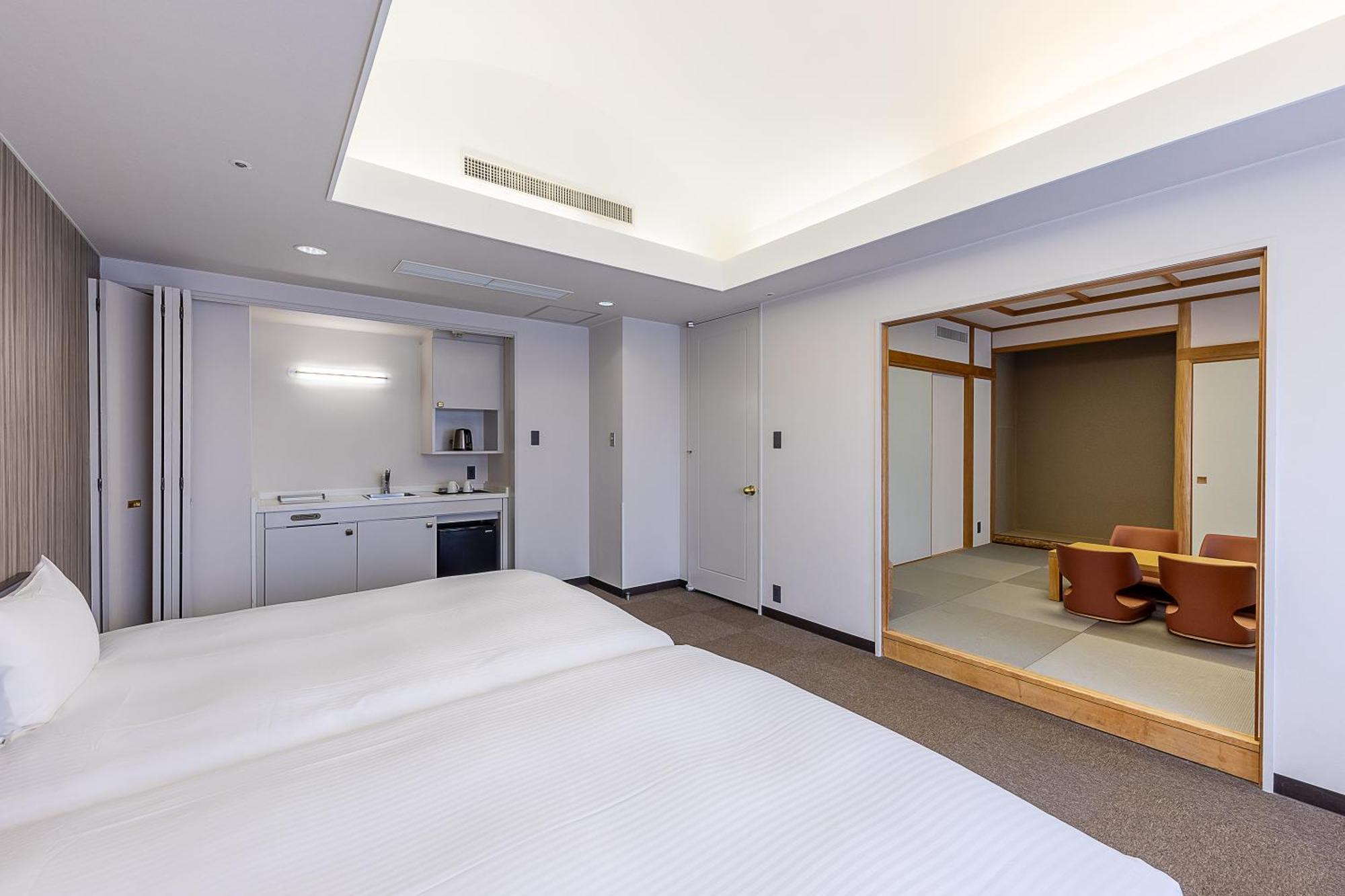 Court Hotel Aszahikava Kültér fotó